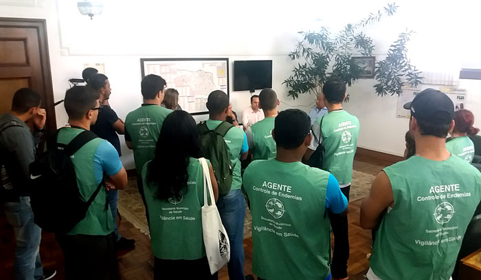 Foto dos Agentes de Combate às Endemias na reunião