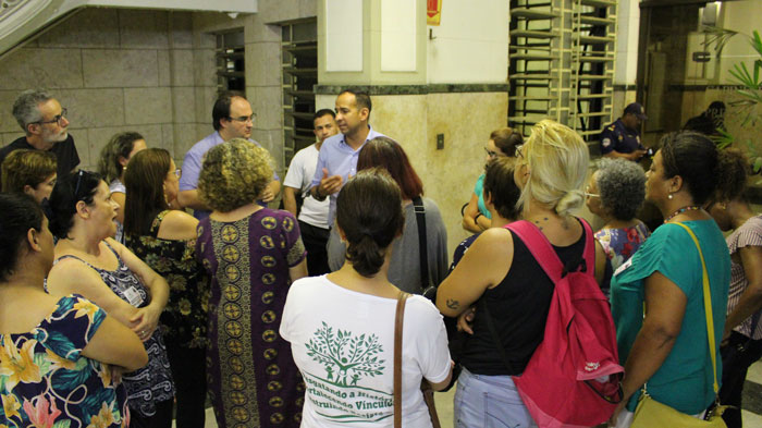 Assistentes Sociais pressionaram o prefeito