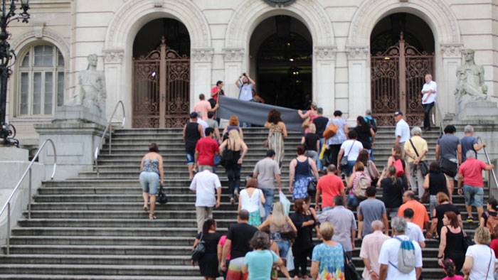 Ato contra o atraso no 13º
