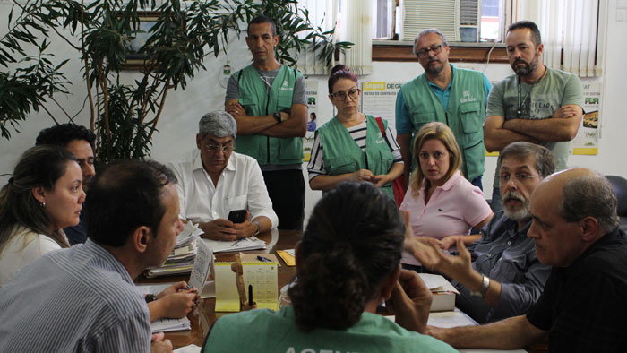 Foto dos Agentes em reunião com o governo