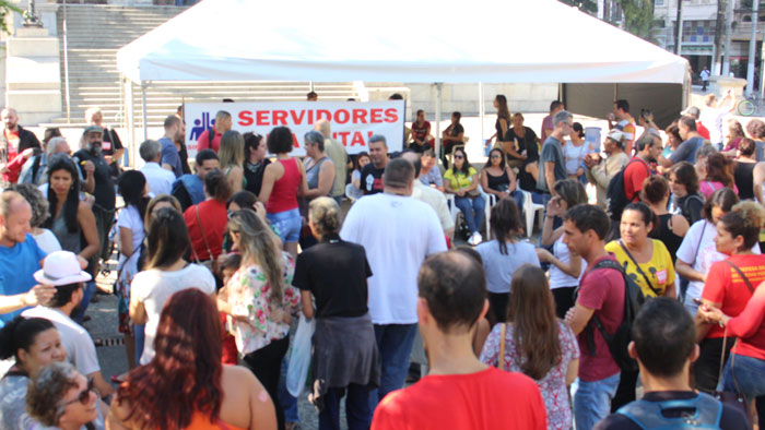 Foto da greve geral na Praça Mauá no dia 14/06/19