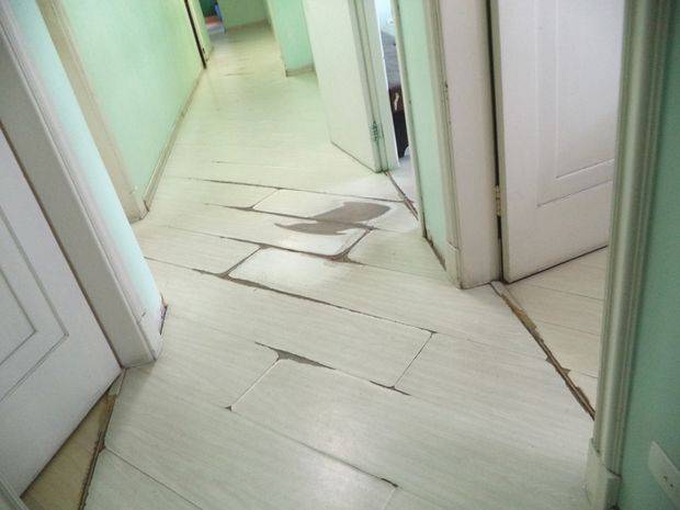 Danos no imóvel do Naps são visíveis por todos os lados (Foto: Divulgação/Sindserv)