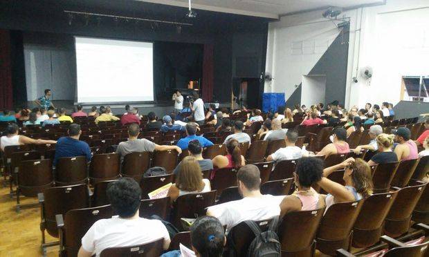Servidores ligados ao Sindserv reivindicam 13% de reajuste salarial (Fernanda Luz/AT)