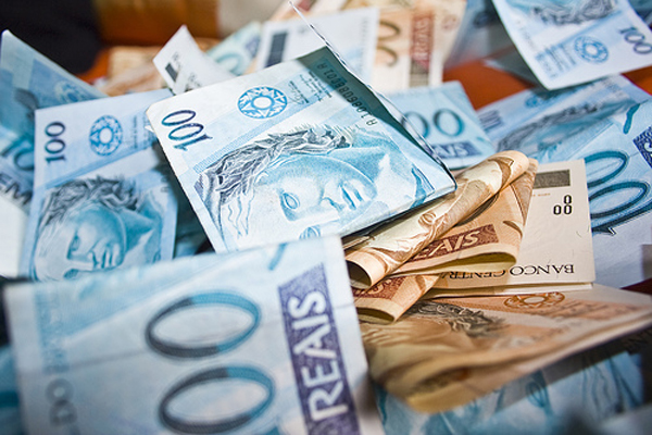 Projeto altera contribuição de 12% para 14% para todos os servidores, inclusive inativos e pensionistas que ganhem acima do teto do INSS.
